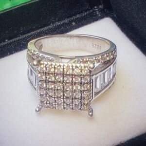 Elegant Silver and Gold Women's Ring Size 7